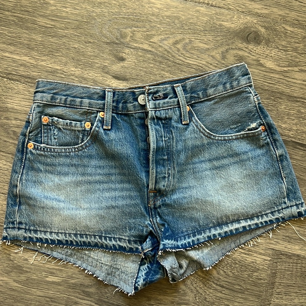 Brand new W/O tags size 27 Levi’s cutoff shorts from Urban Outfitters.
